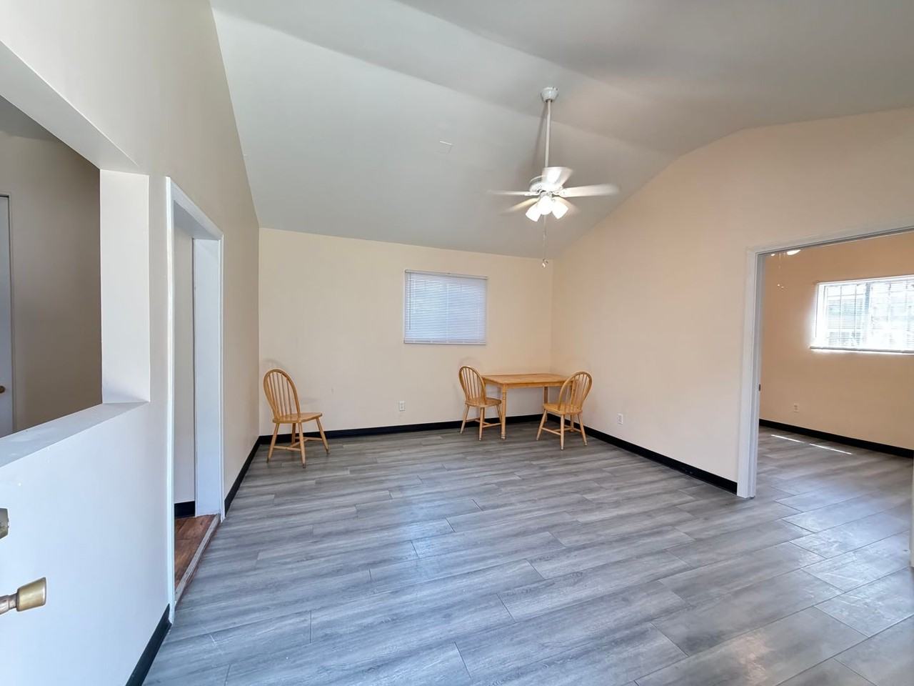 561 E 20th St - Photo 7 of 27
