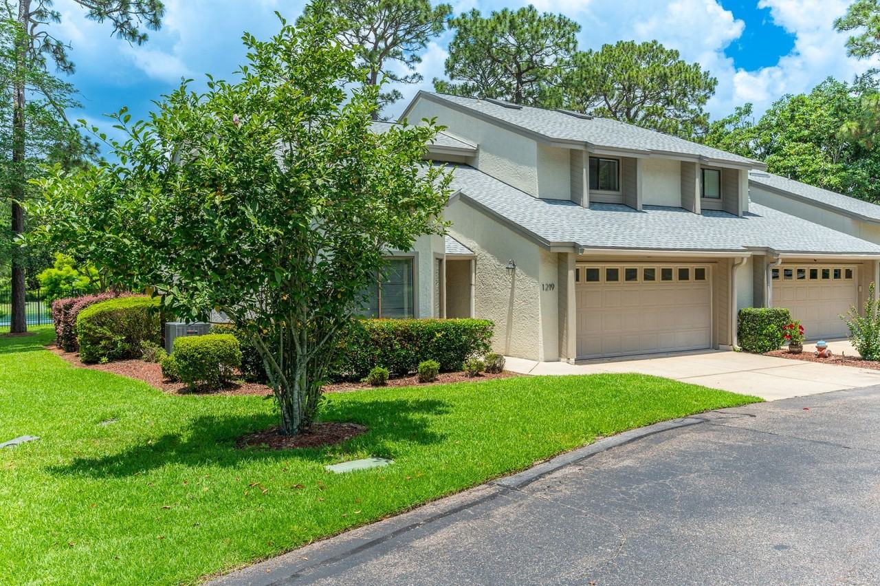 1219 Oakmont Dr - Photo 4 of 50