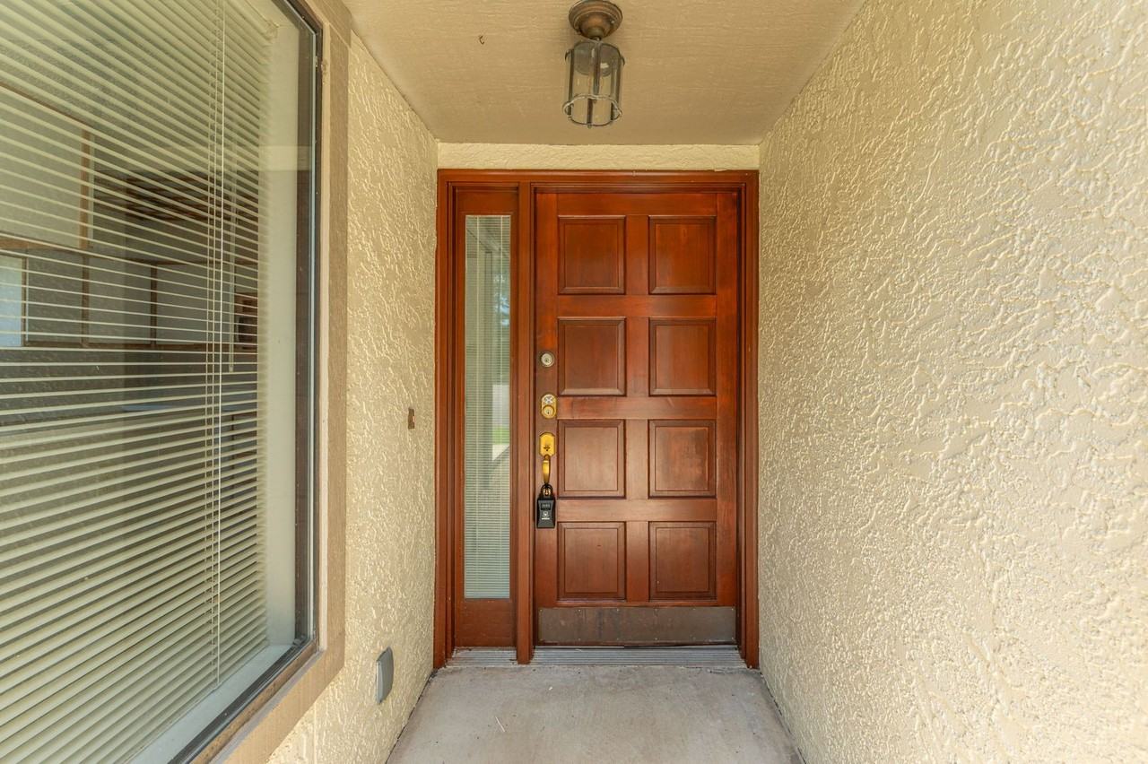 1219 Oakmont Dr - Photo 5 of 50