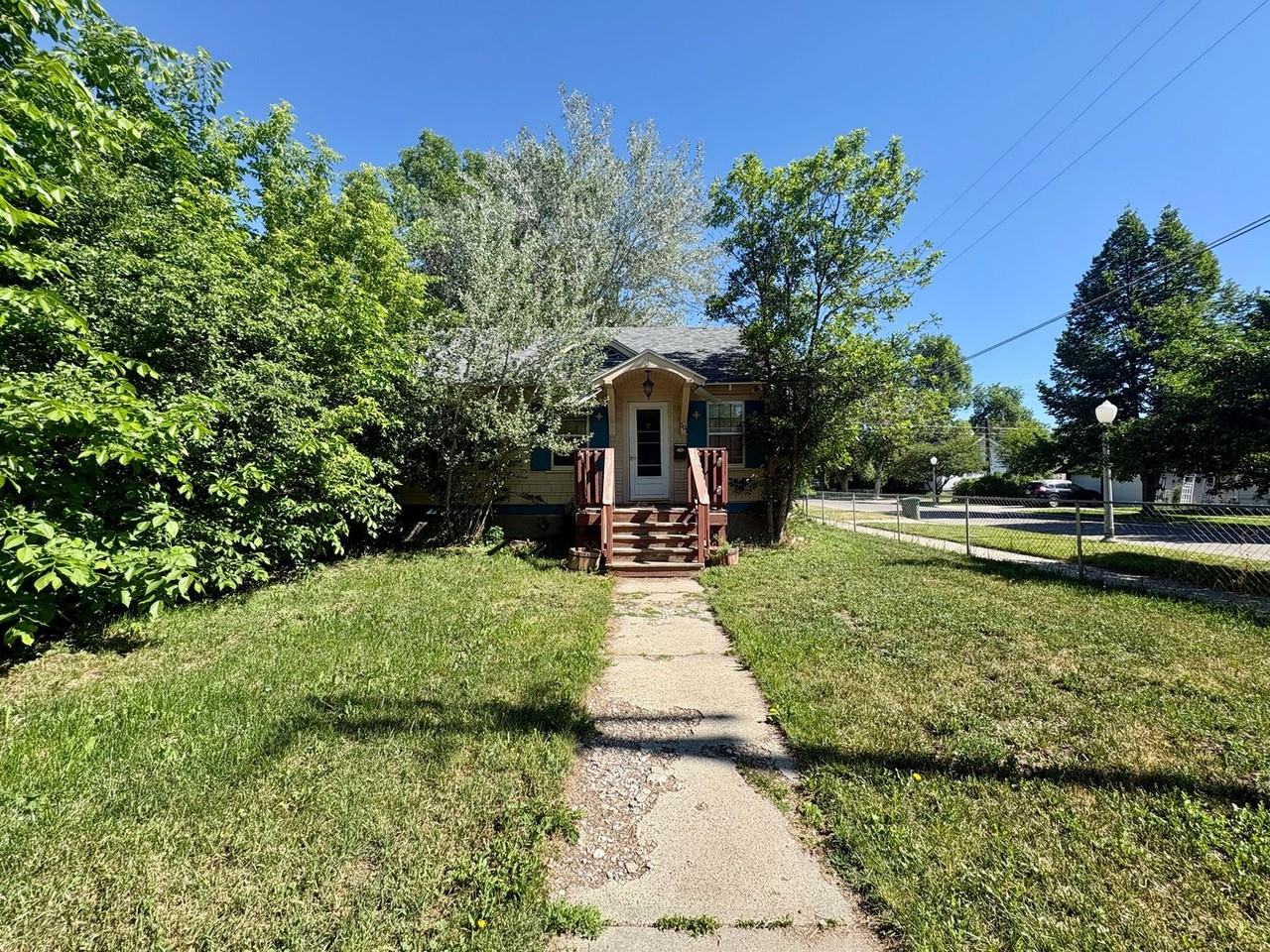 201 Avenue D