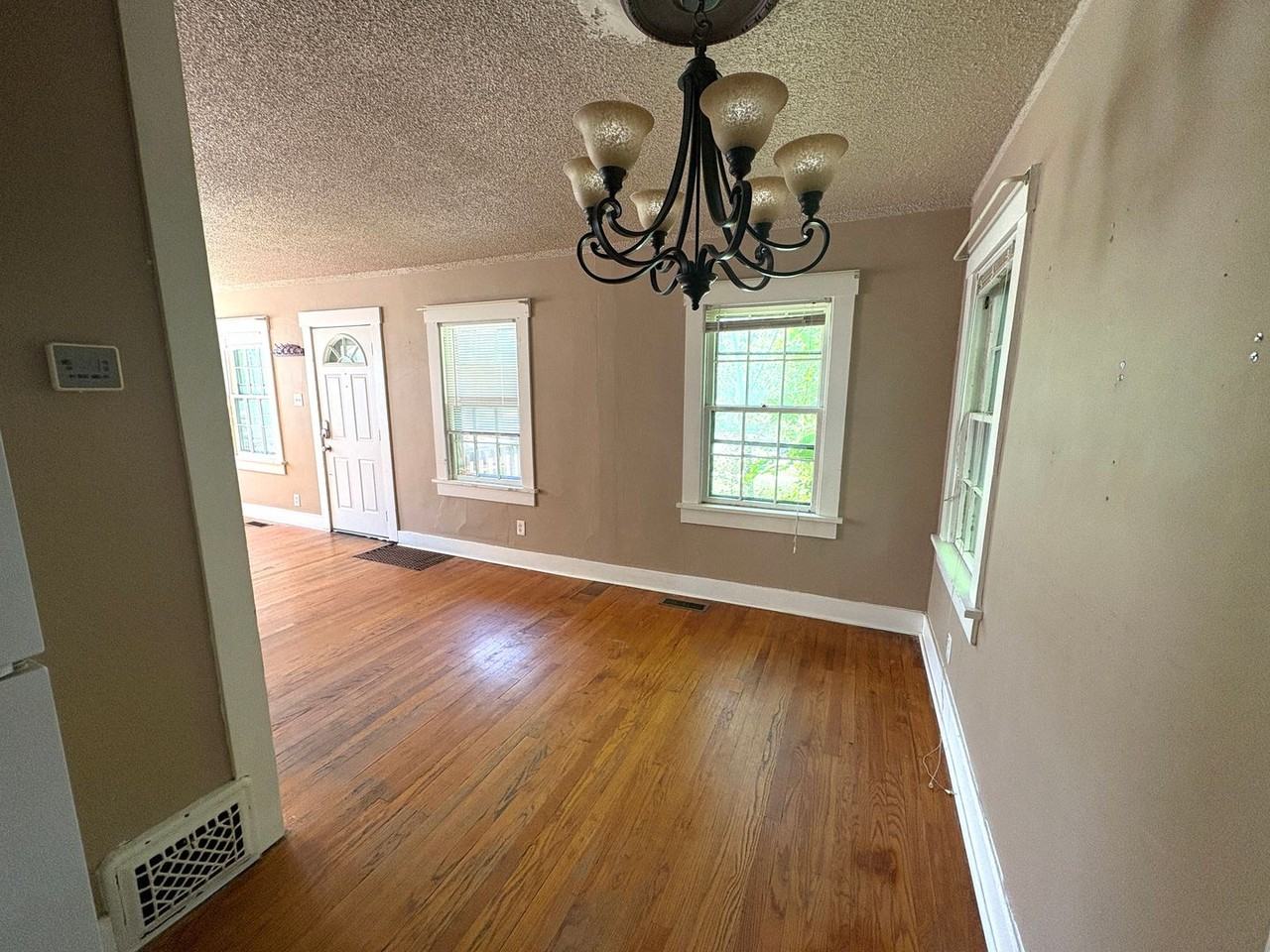 201 Avenue D - Photo 5 of 23