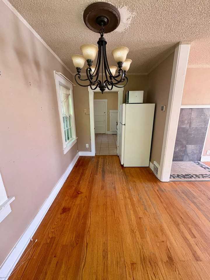 201 Avenue D - Photo 6 of 23