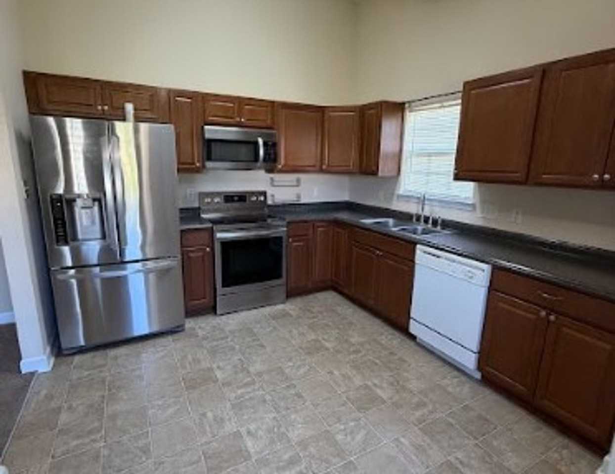 2420 Damascus Dr - Photo 4 of 16
