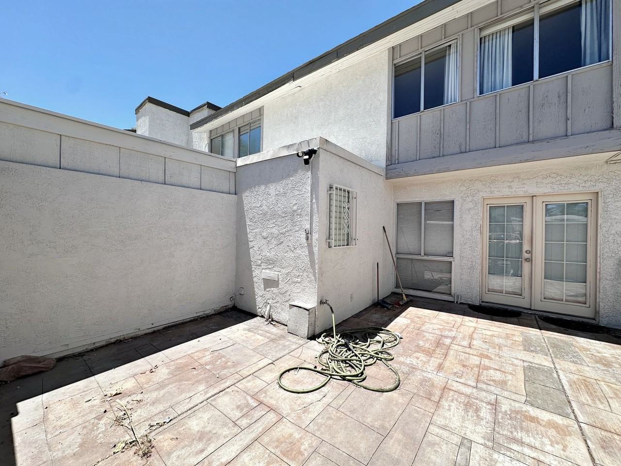 674 Rolling Green Dr - Photo 2 of 25
