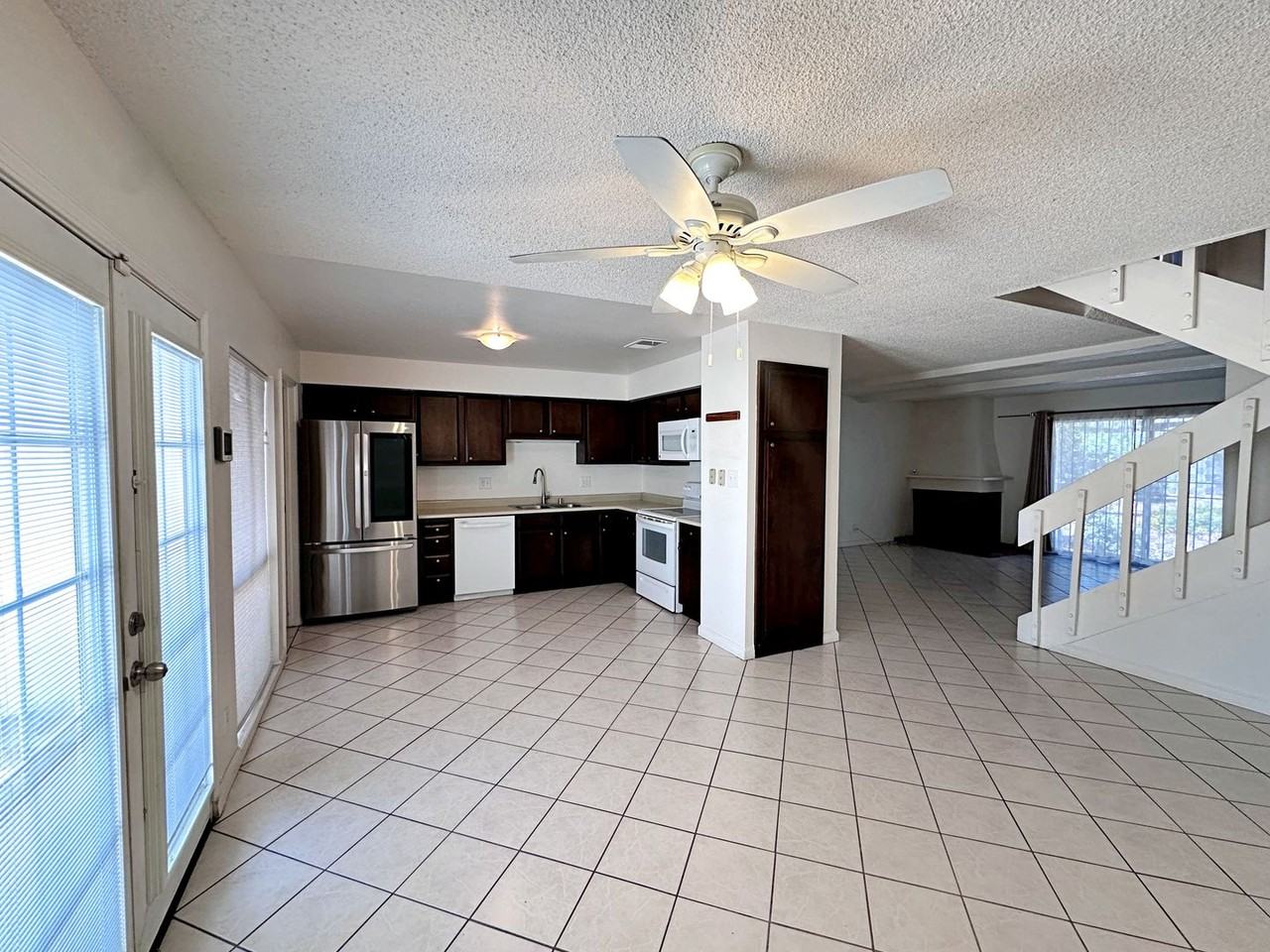 674 Rolling Green Dr - Photo 3 of 25
