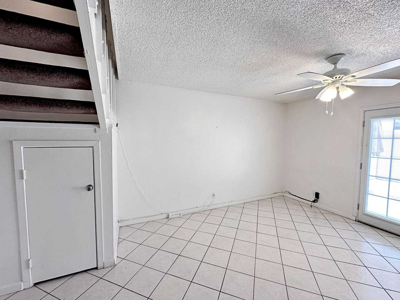 674 Rolling Green Dr - Photo 5 of 25