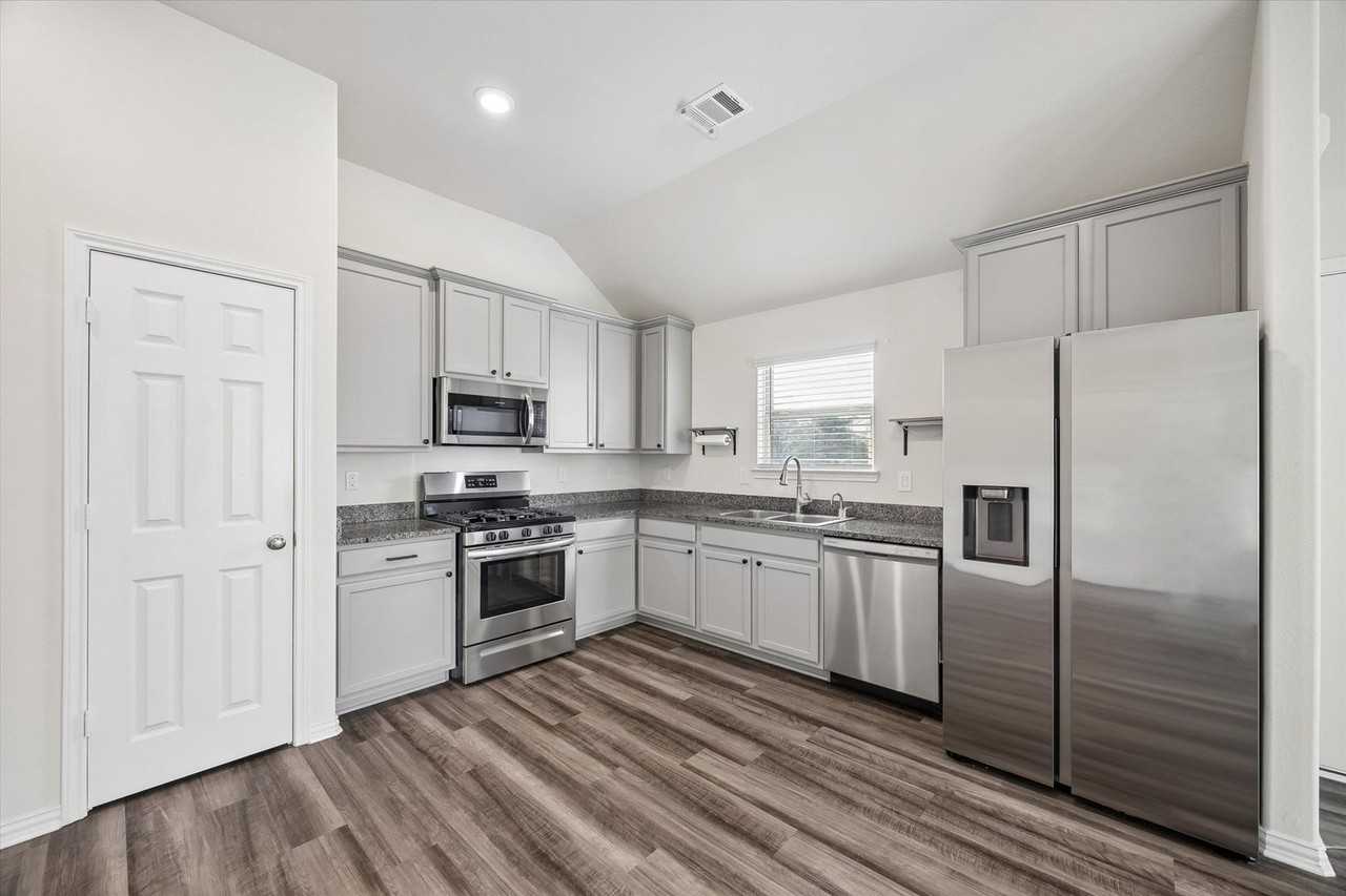 206 N Lynx Trl - Photo 4 of 20