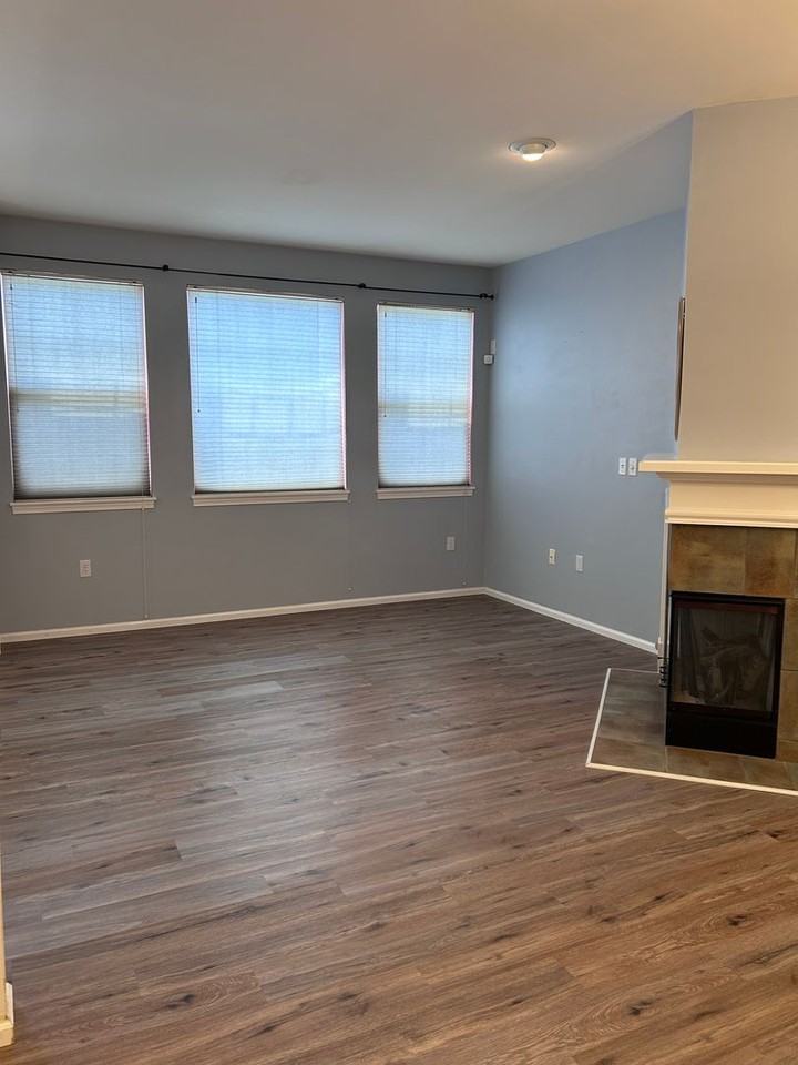 4912 Lake Pl S - Photo 5 of 24