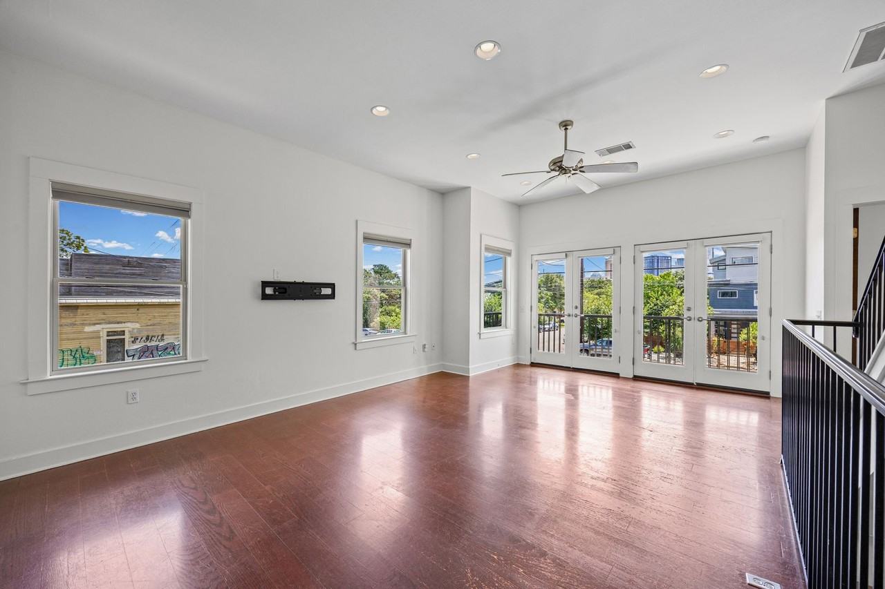 1301 San Bernard St - Photo 7 of 29