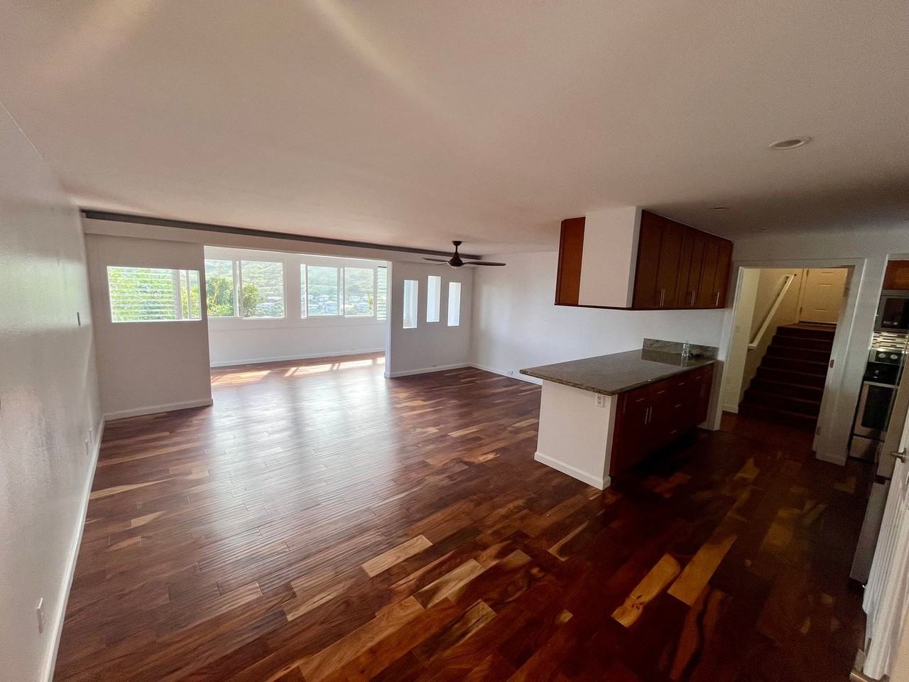 920 Leighton St - Photo 4 of 33