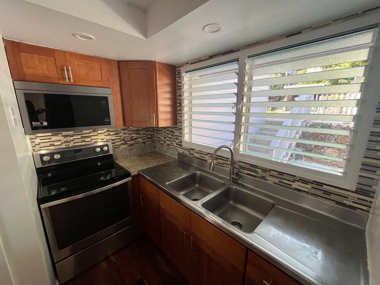 920 Leighton St - Photo 6 of 33