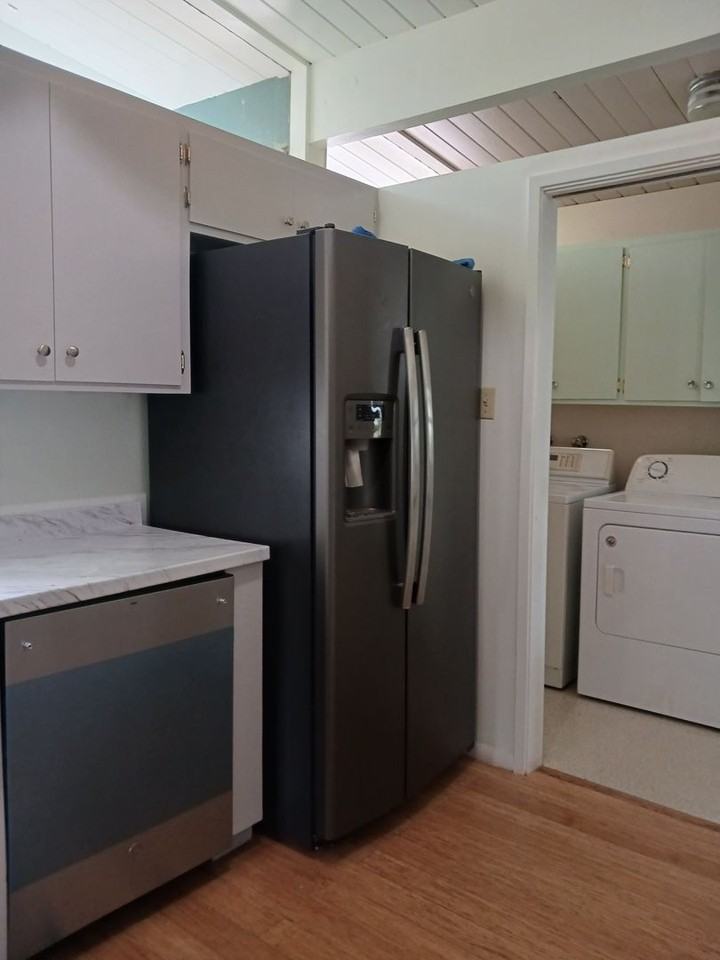 1111 Mcclaren Dr - Photo 5 of 23