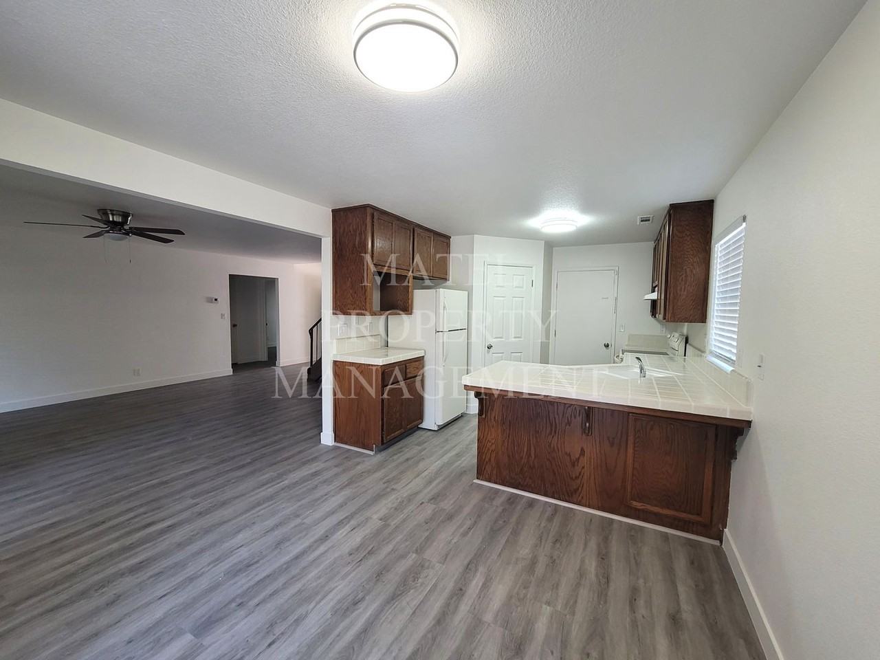 2516 Walnut Grove Way - Photo 4 of 26