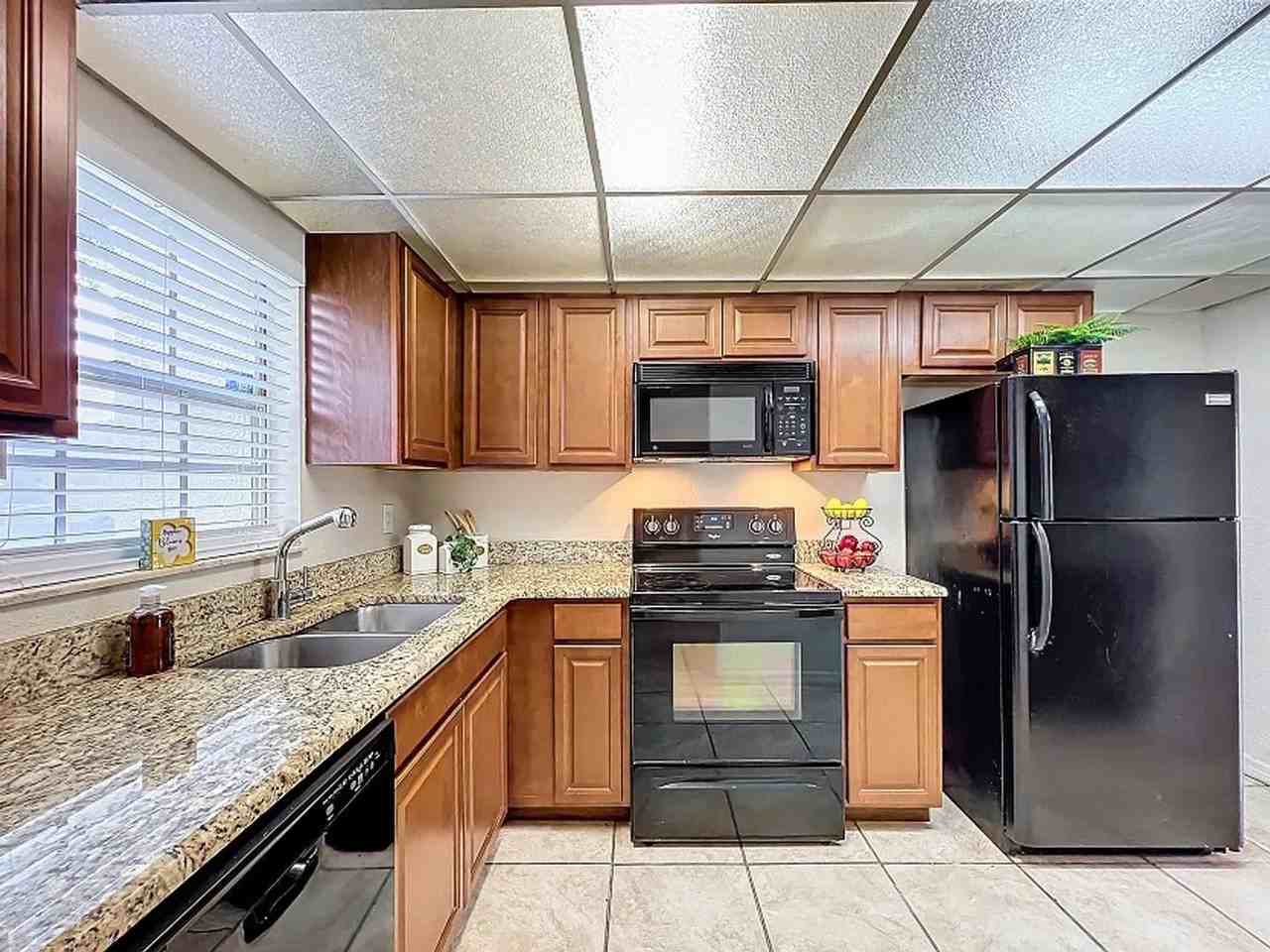 711 Russell Ln - Photo 5 of 28