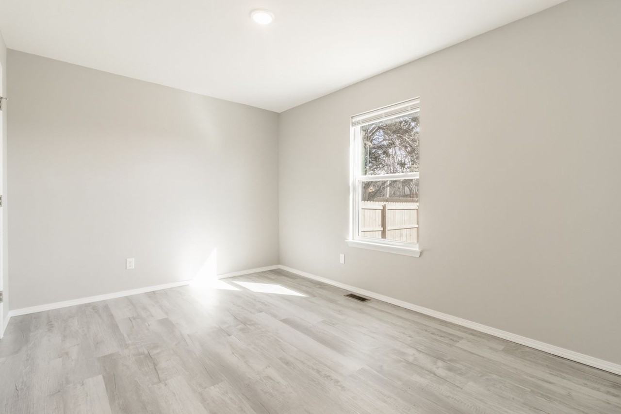 3415 N Nixon Ave - Photo 3 of 16