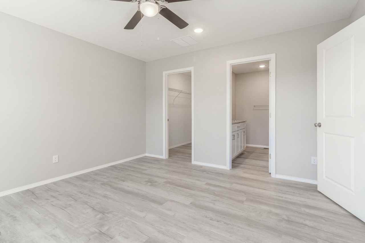 3415 N Nixon Ave - Photo 4 of 16