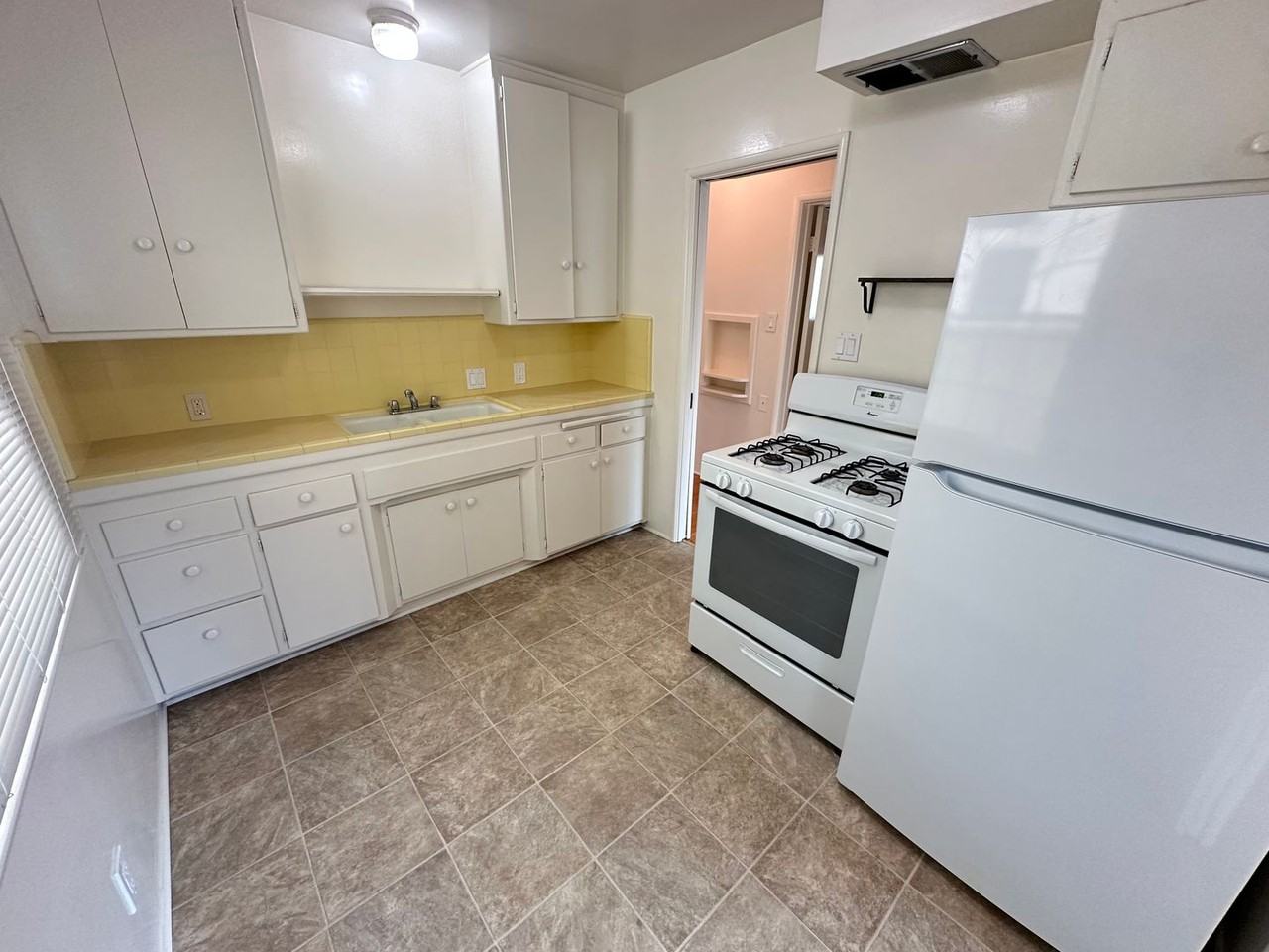 150 Saint Joseph Ave - Photo 6 of 11