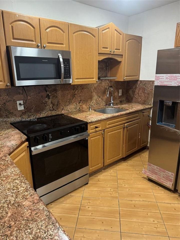 1120 Sw 73rd Ave - Photo 2 of 14