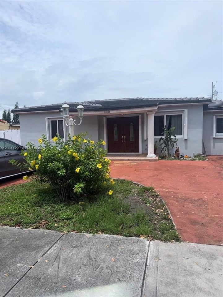 1120 Sw 73rd Ave - Photo 3 of 14