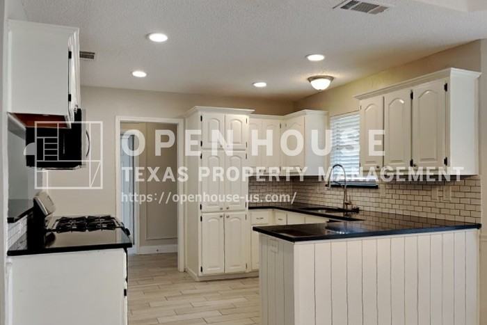 121 Princeton Cir - Photo 7 of 20