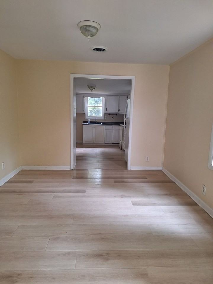 1107 S 2nd St - Photo 3 of 7
