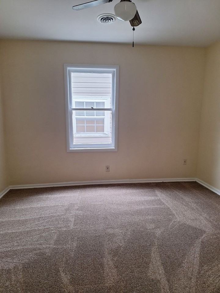 1107 S 2nd St - Photo 5 of 7