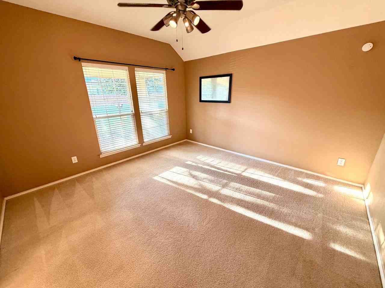 1413 Lacewing Dr - Photo 2 of 12