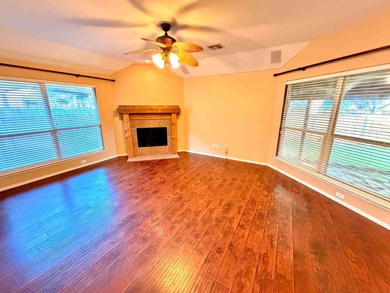 1413 Lacewing Dr - Photo 6 of 12