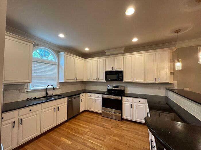 3264 Tomeh Way - Photo 4 of 24