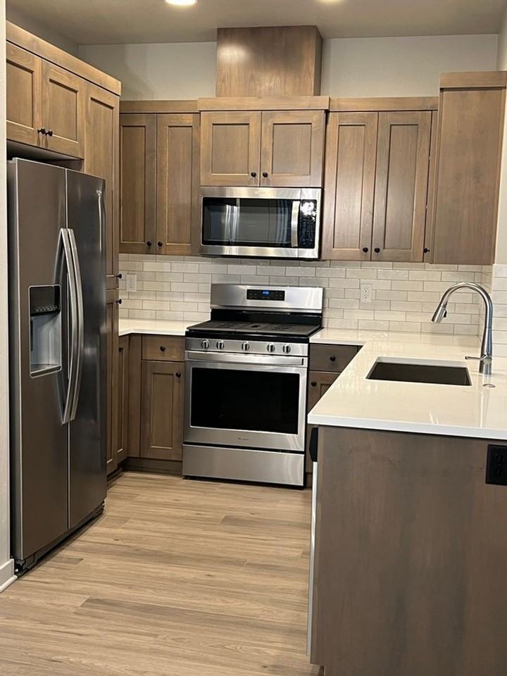 2519 Nw Spruce Cone Ln - Photo 2 of 13