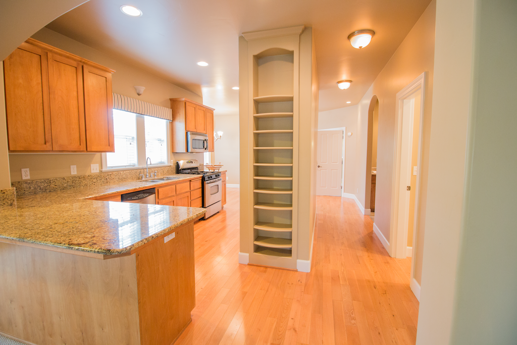 105 Taylor St - Photo 4 of 19