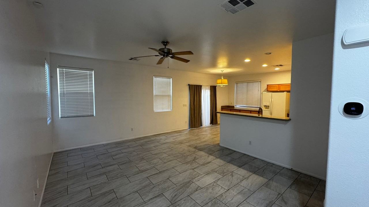 8425 Trudeau Ave - Photo 3 of 26