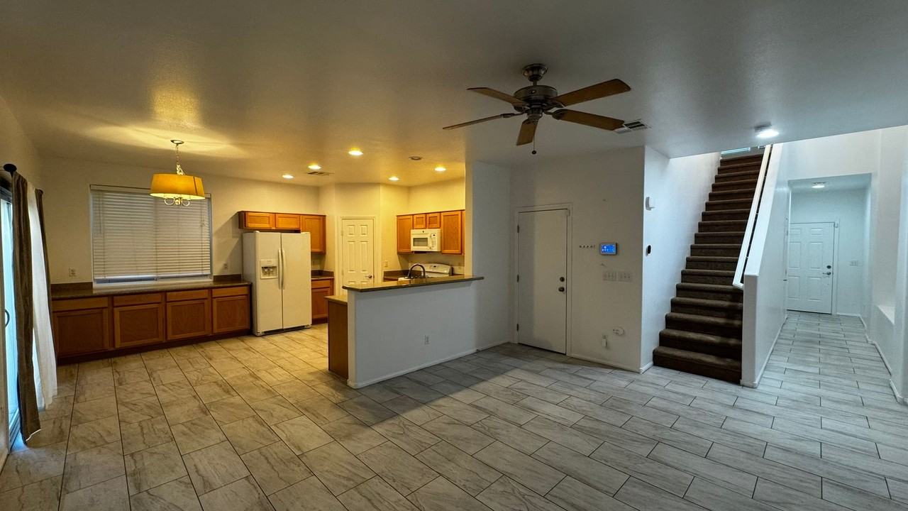 8425 Trudeau Ave - Photo 4 of 26