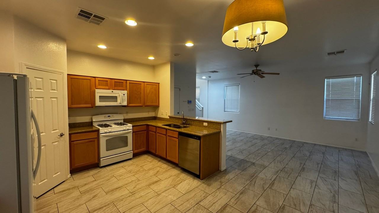 8425 Trudeau Ave - Photo 7 of 26