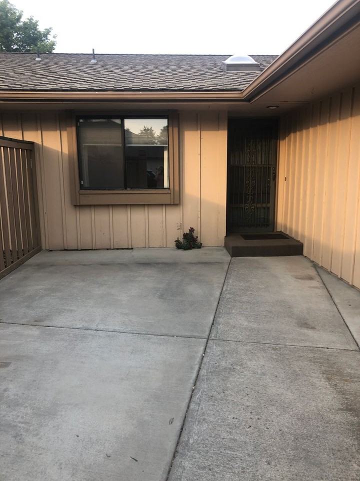 807 Westshore Dr Ne Apt B5 - Photo 2 of 14