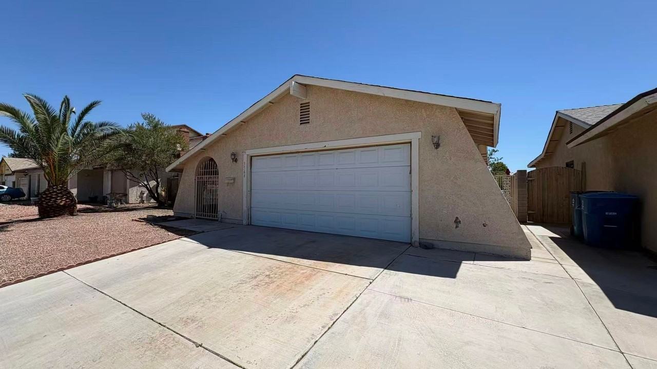 3564 Redwood St - Photo 2 of 17