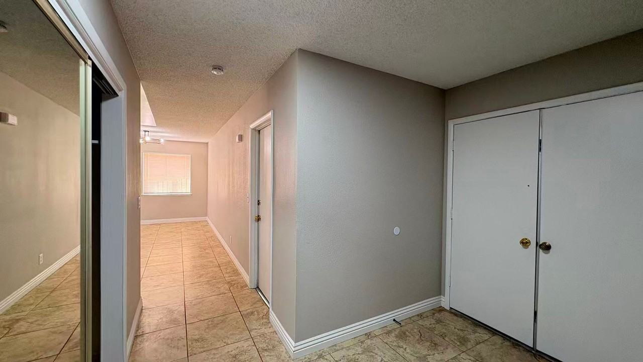 3564 Redwood St - Photo 5 of 17