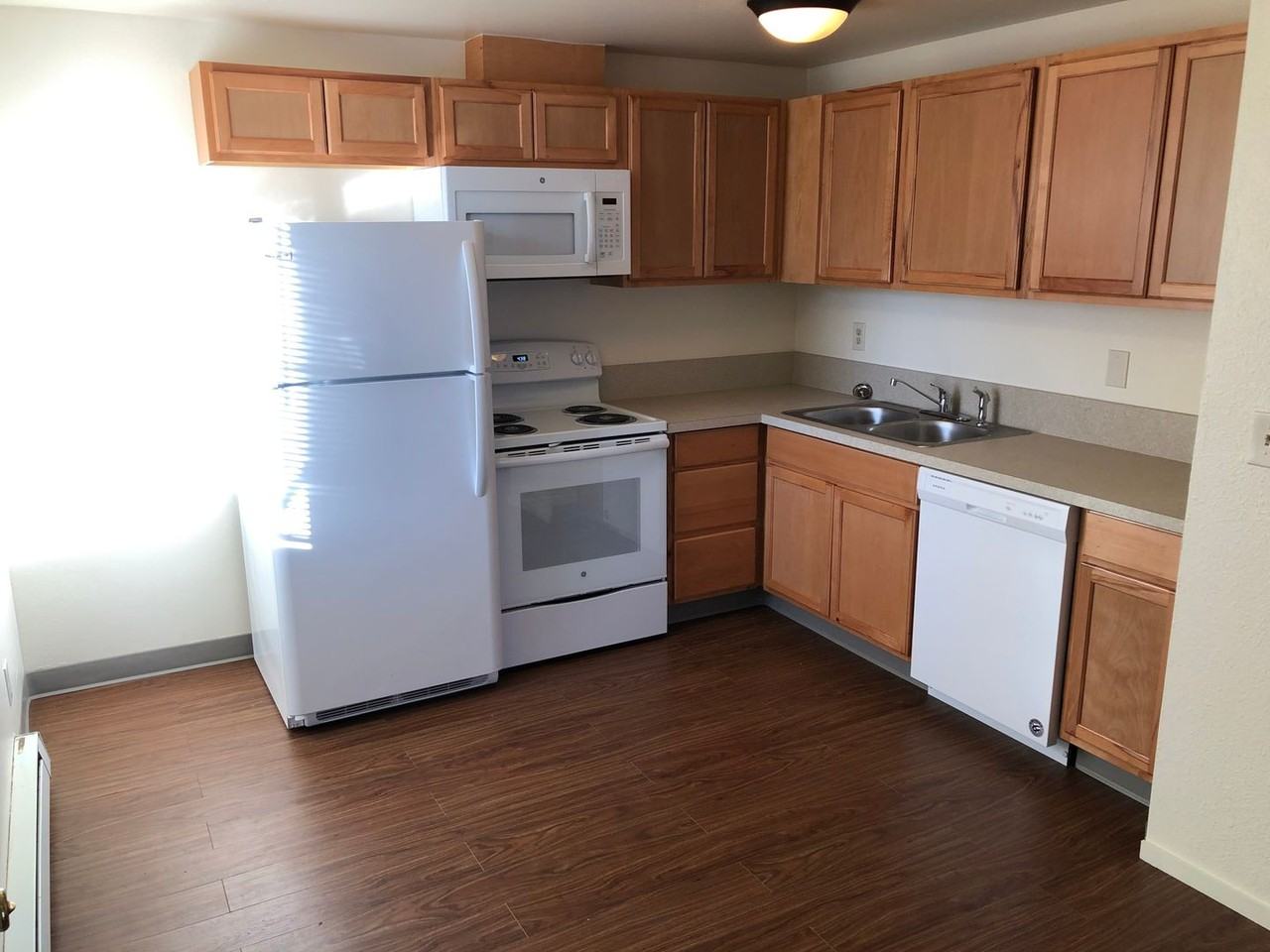 2223 Hawthorne St #C - Photo 3 of 8