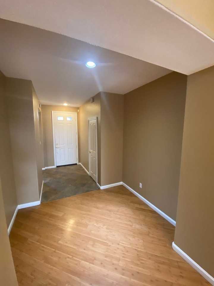 2527 Elliott St - Photo 3 of 12