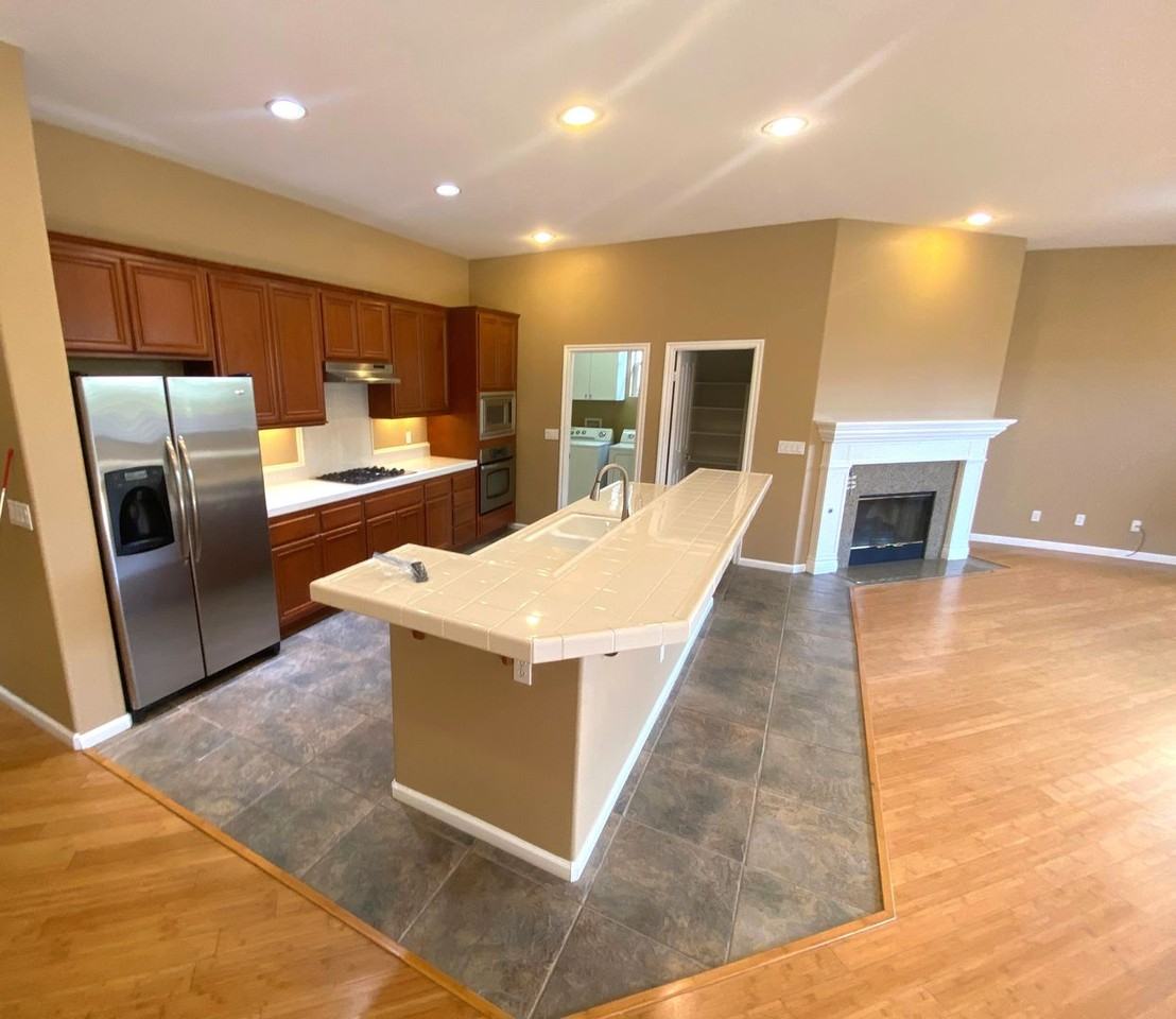 2527 Elliott St - Photo 4 of 12