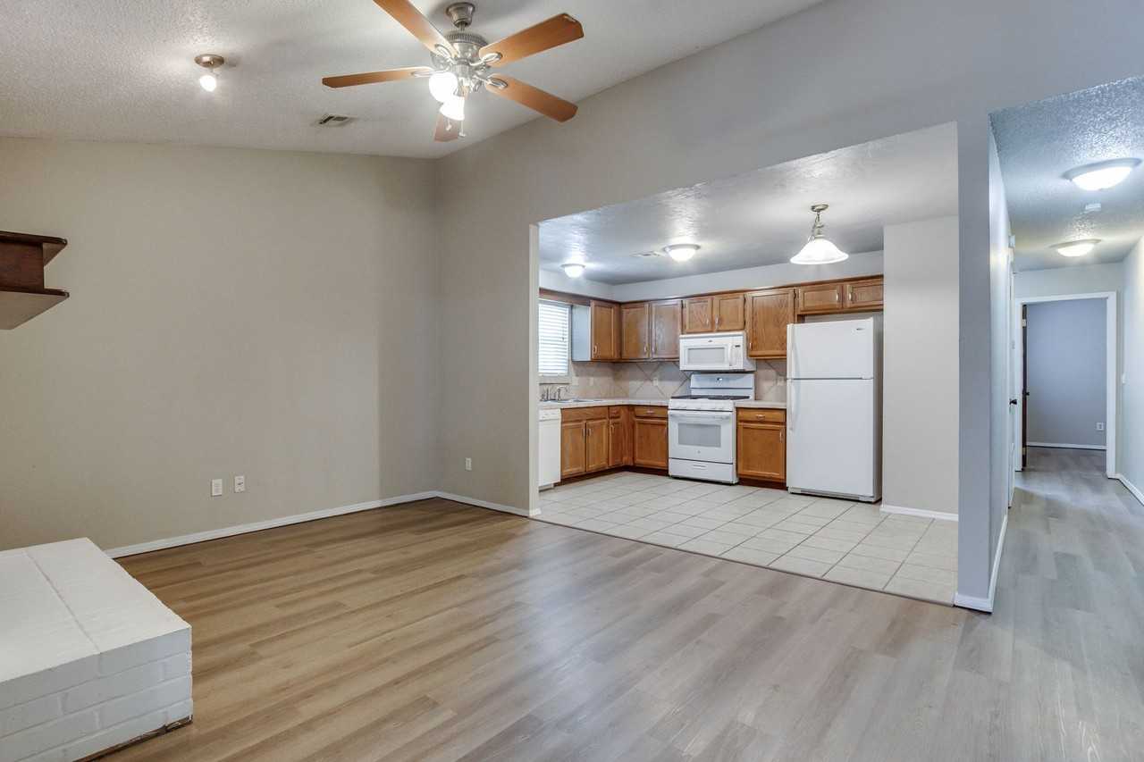 12316 Sw 14th St - Photo 7 of 37