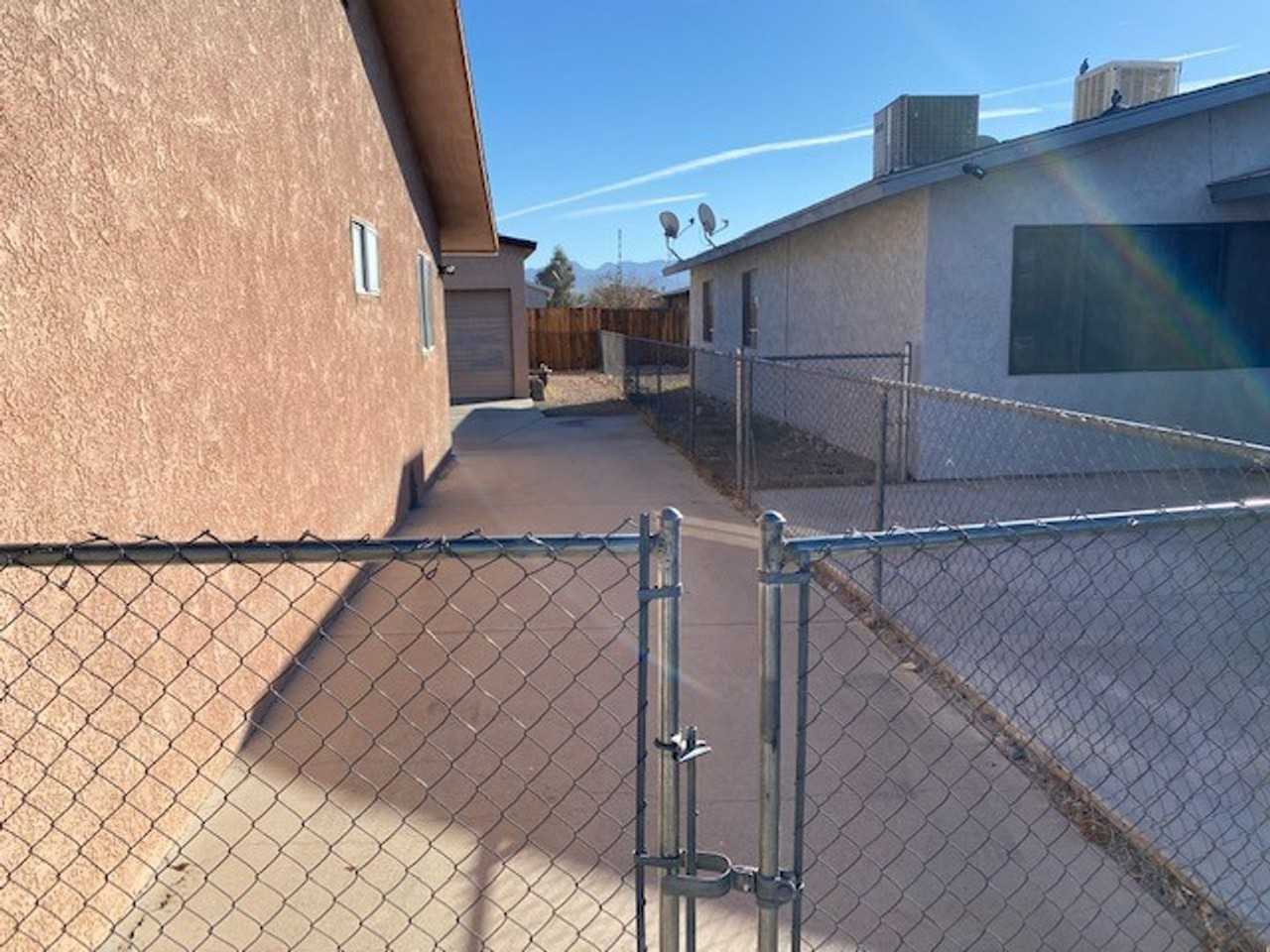 1460 Tonto Dr - Photo 3 of 30