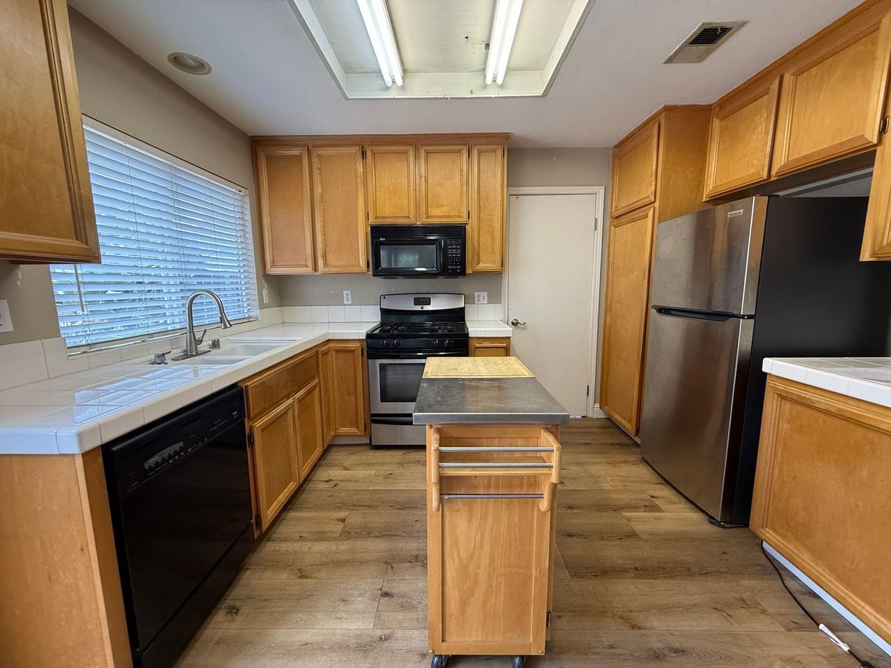 845 Shelborne Dr - Photo 2 of 13