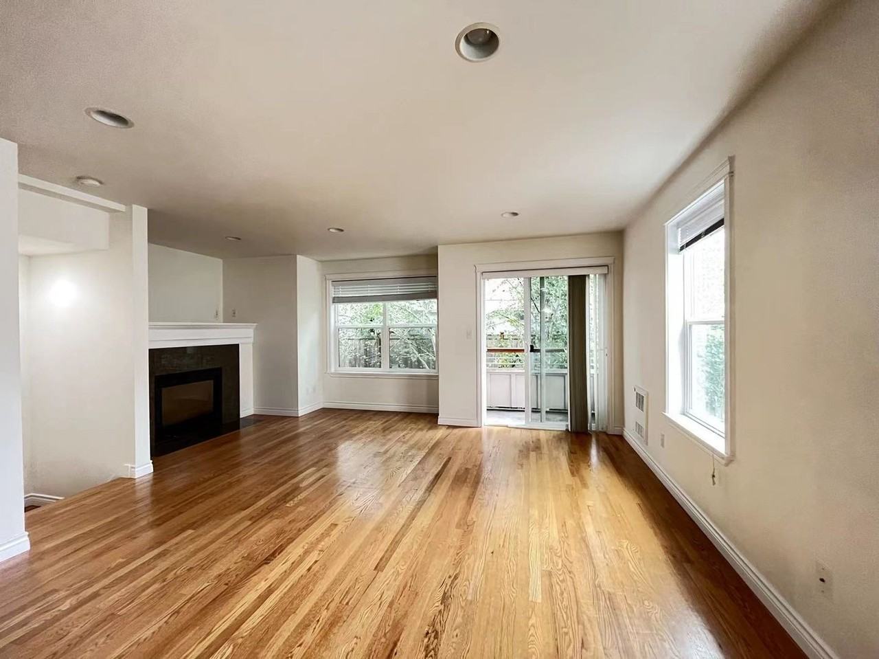 1428 Nw 59th St - Photo 3 of 26