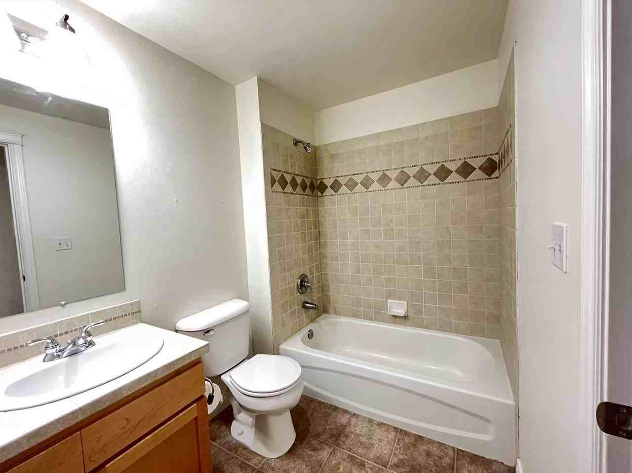 1428 Nw 59th St - Photo 4 of 26