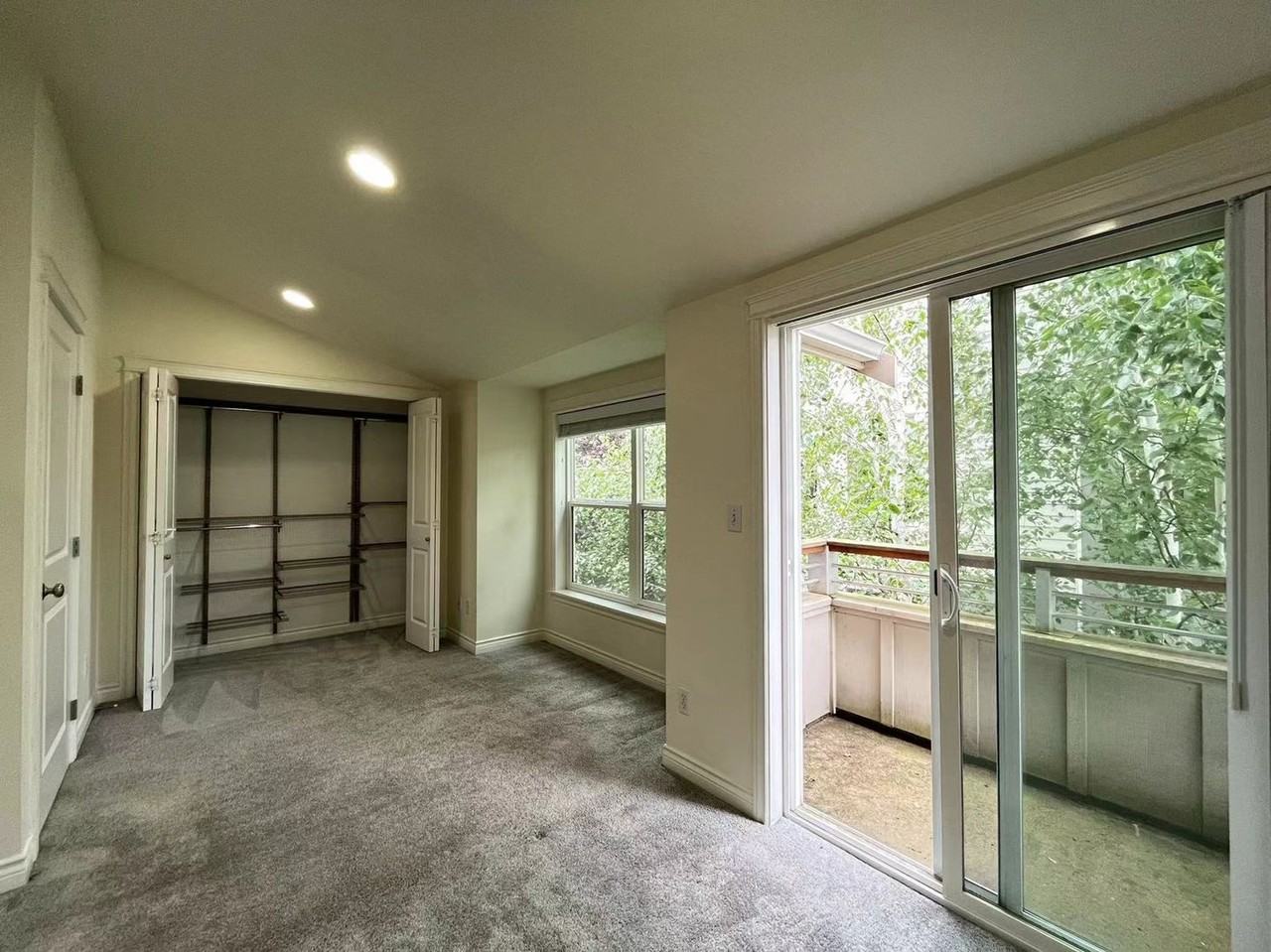1428 Nw 59th St - Photo 5 of 26