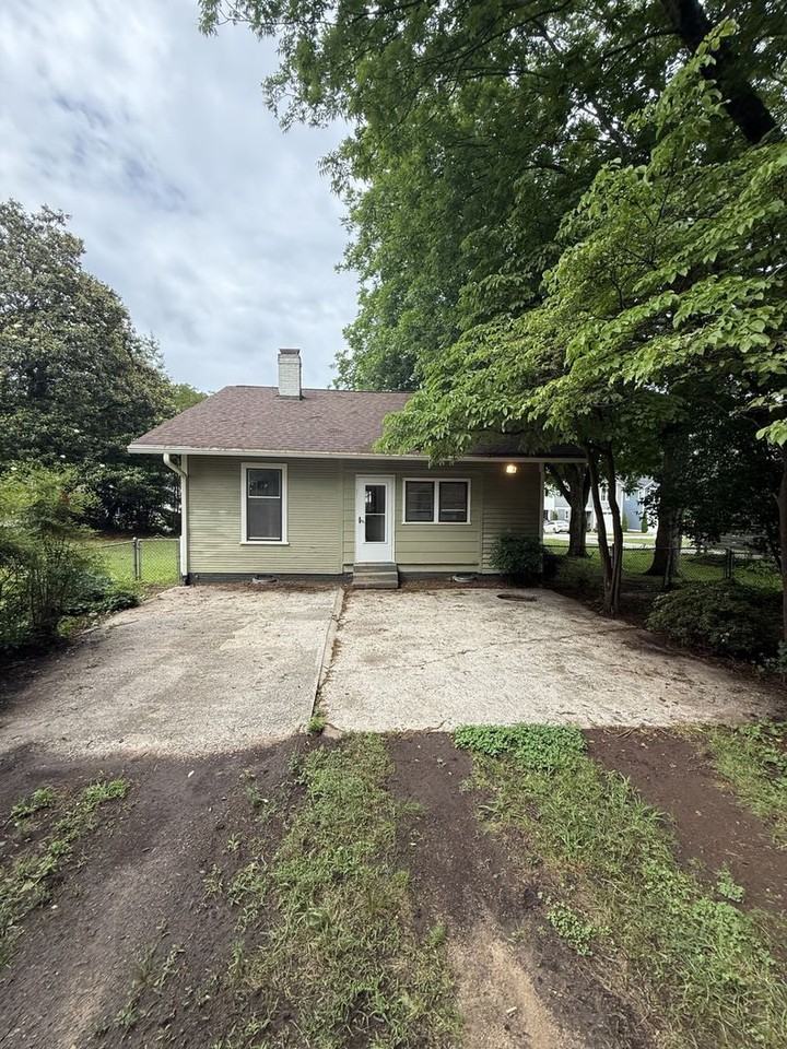 230 Grand Ave - Photo 4 of 28