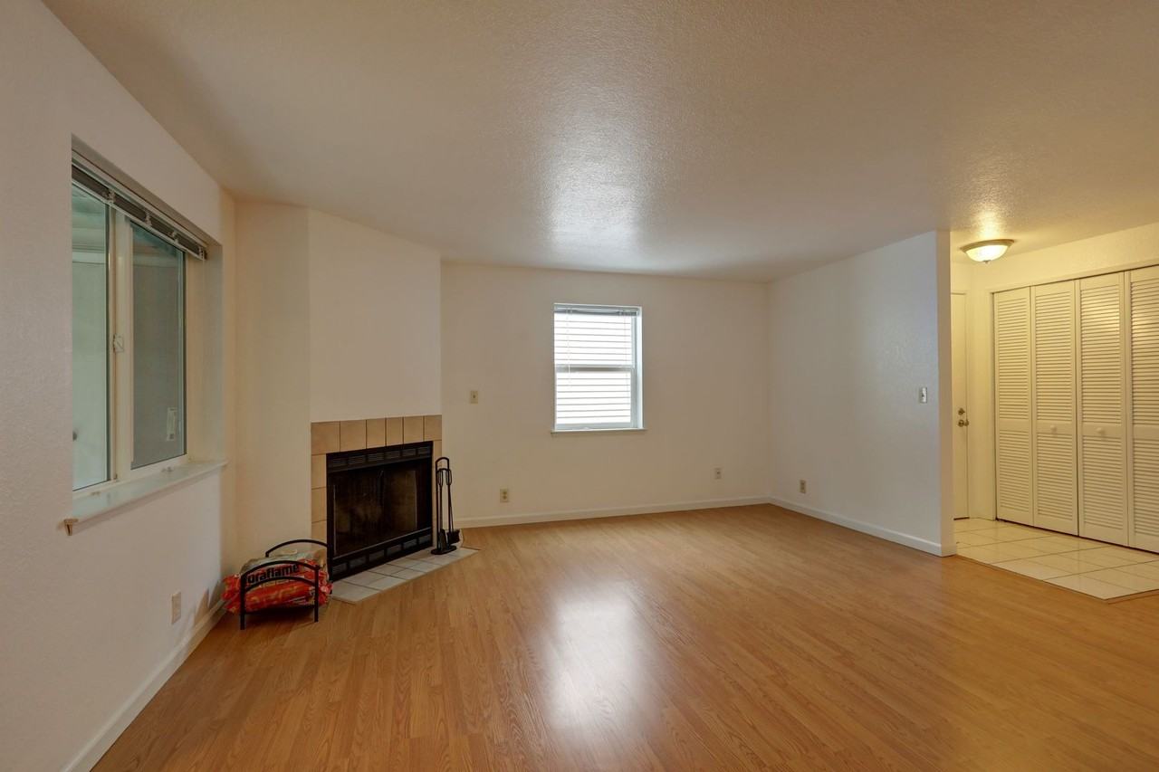 4231 Ne 5th St #D203 - Photo 4 of 16