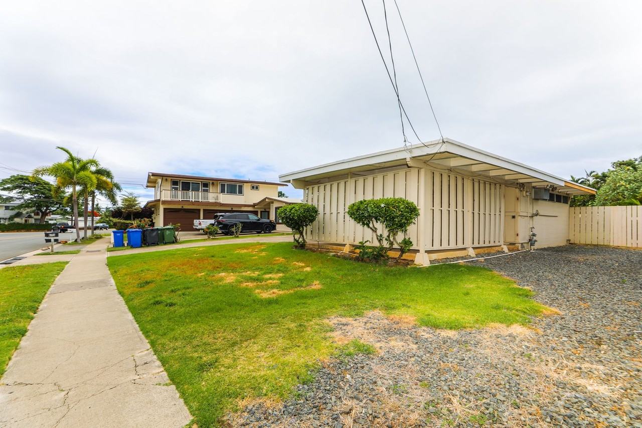613 Papalani St - Photo 5 of 50