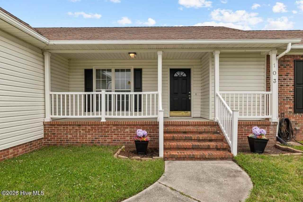 103 Richmond Dr - Photo 2 of 27